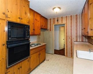 100	

2356 Knoxville Avenue Long Beach, CA 90815