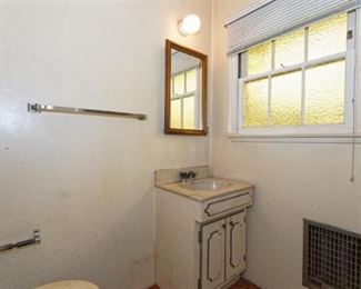 100	

2356 Knoxville Avenue Long Beach, CA 90815