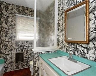 100	

2356 Knoxville Avenue Long Beach, CA 90815