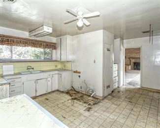 101	

605 Winslow Avenue Long Beach, CA 90814