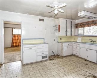 101	

605 Winslow Avenue Long Beach, CA 90814