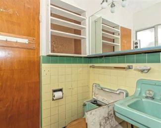 101	

605 Winslow Avenue Long Beach, CA 90814