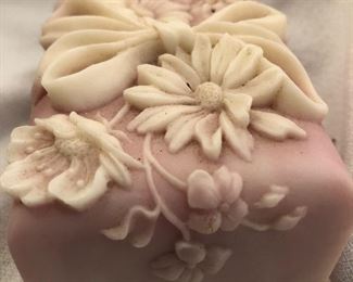 Another faux marble box.