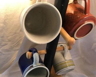 Kamenstein mug holder with 4 retro Japan mugs. 