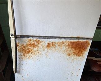 Ooh uglier fridge, but still working