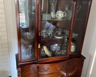 Gorgeous china cabinet $325