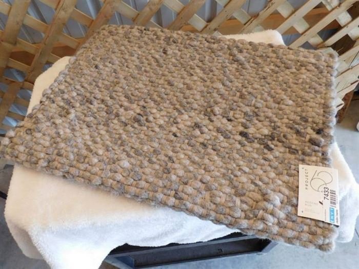 Project 62 Accent rug 24inx36in