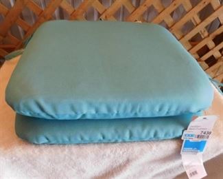 2 Room essentials Outdoor seat cushions color: teal 16in L x 16in W x 2 1/2 H