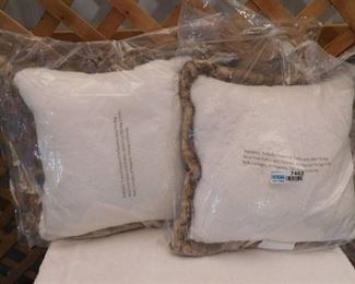 2 extremely soft Threshold toss pillows 18inx18in