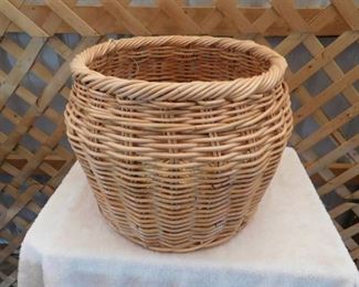 Threshold wooden basket 20in diameter x15in H