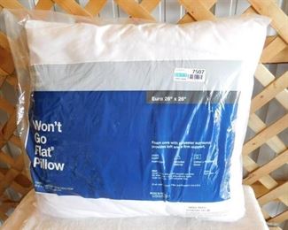 Made by design wont go flat pillow (Euro 26inx26in)