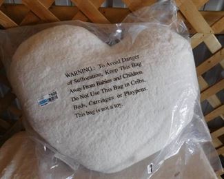 Room essentials heart shaped toss pillow 25inx21in