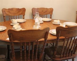 Beautiful Oak Table with Six Chairs