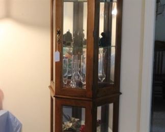 Broyhill Curio Cabinet, Collectible Items