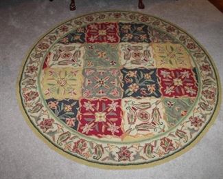 ROUND AREA RUG