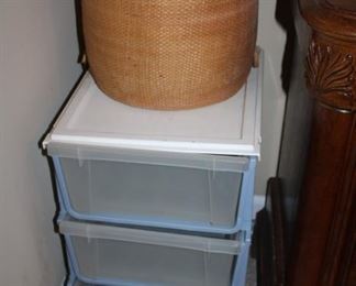 STORAGE CONTAINER