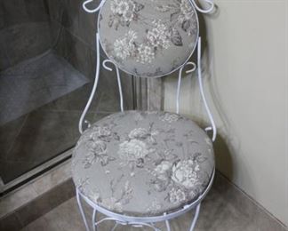 VANITY CHAIR