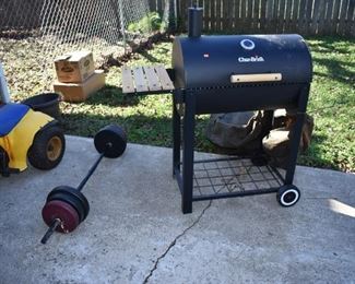 Charbroil Gas Smoker is like new condition!