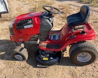 Briggs and Stratton 17.5 hp Riding Lawn Mower, like new!!