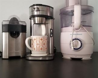 Assorted kitchen appliances