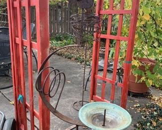 Metal Yard Art - Bird in Nest