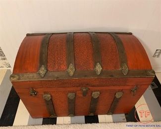 Vintage Humpback Trunk