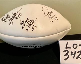 Lot 3426  $125.00  NFL Golf Classic Senior PGA Tour Football Signed by a number of current and former NFL Players including: Phil Simms, No. 11 Quarterback for NY Giants; Stan White, Quarterback NY Giants and Dallas; Kent Graham, Quarterback NY Giants No. 10 and Arizona; Dave Brown No. 17 Quarterback for NY Giants.