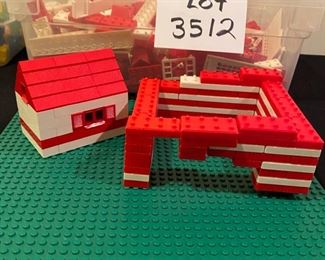 Lot 3512	$15.00. Vintage Lego box with base 12.5x12.5