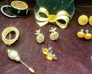 Jewelry Lot 4000-R.  $42.00.  Eight pieces of vintage costume jewelry - 4 pairs of clip or screw-on earrings, one gold-tone ribbon brooch with a topaz stone (Yay Scorpio's!) in the center, one other gold-tone pin, one stick-pin with interesting head on - crafted of pearl and gold tones, and last a neat ponytail holder, attached to a stretchie...for a more elegant ponytail.  