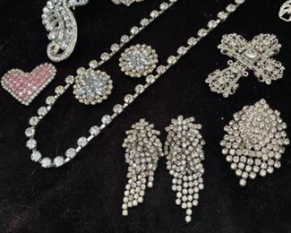 Jewelry Lot 4000-X. $30.00. Lot of 10 Vintage Rhinestone pieces of broken jewelry, perfect for crafts, bridal bouquets, embellishing clothing or repair.  It's a lot of BLING!!