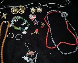 Jewelry Lot 4000-Y. $28.00. Large Random Lot of Jewelry (BTW the long stainless chain necklace is by Ralph Lauren.  Take a look at the photos, as there are some keepers in there and the rest you can give to your pals or familly!