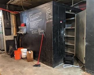 Walk In Cooler, Contents Not Included