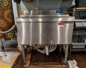 LaCrosse Ice Bin, Buyer Responsible For Removal