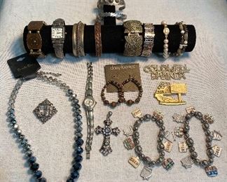 Costume jewelry (Lot of 19) $20