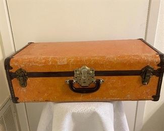 Vintage suitcase with locks. No tears. Unmarked. Measures 25 1/2" wide, 14" heigth, 5 1/2" bottom depth. $22