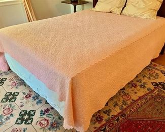 $70 - Bedspread for full-sized bed with scalloped decorative edges. 88 x 102  in. 