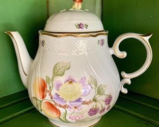 Detail; Covered Coffee Pot 7 1/4 in. (H) x 9 in. (W); Hungarian Hollohaza 1831