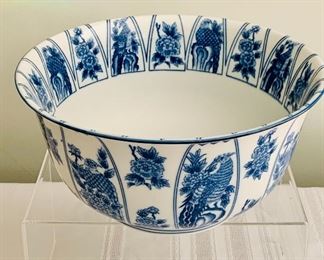 $50 - Blue and white Asian bowl; 5 in. (H) x 10 in. (diameter) 