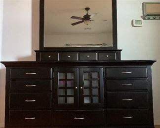 New Classic Dresser w Mirror w Drawers
