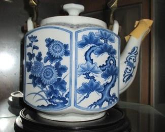 Chinese Blue/Dragon Tea Pot Shafford Fine Porcelain 
