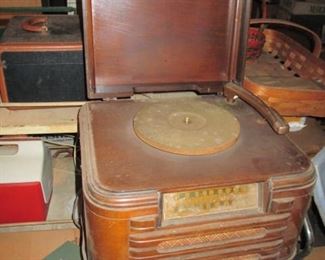Vintage Art Deco Turntable & Radio                            