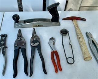 CLEARANCE!  $4.00 NOW, WAS $16.00............Assorted Tools (B090)