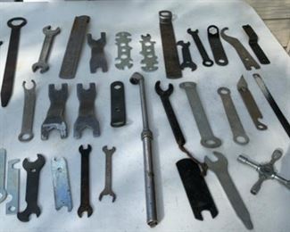 CLEARANCE  !  $4.00 NOW, WAS $16.00.............Assorted Tools (B100)