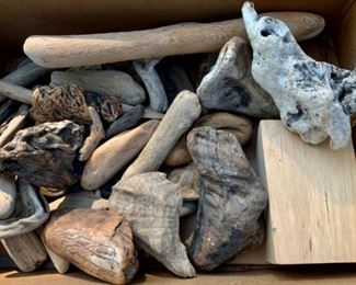 CLEARANCE  !  $3.00 NOW, WAS $10.00.............Box of Driftwood (B084)