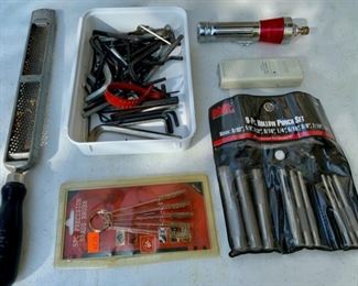 CLEARANCE  !  $3.00 NOW, WAS $12.00............Assorted Tools (B091)