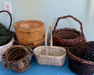 CLEARANCE  !  $3.00 NOW, WAS $10.00.................Baskets (B038)