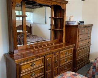 Pair of Twin Beds and 2 Dressers (Set A)