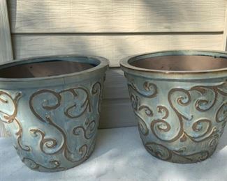 HALF OFF !  $8.00 NOW, WAS $16.00............Pair of Flower Pots one has hairline crack (B238)