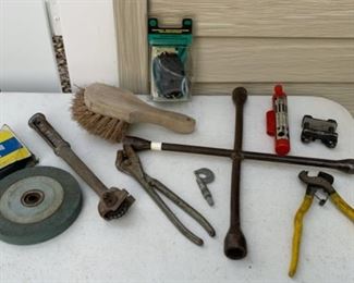 CLEARANCE  !  $3.00 NOW, WAS $10.00.............Assorted Tools(B161)