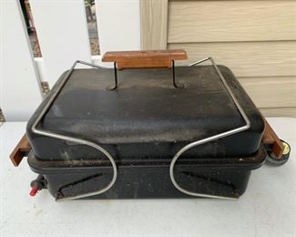 CLEARANCE  !  $3.00 NOW, WAS $12.00................Table Top Grill (B133)
